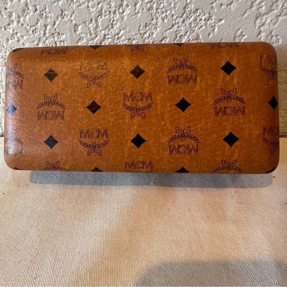 MCM Eyeglass Sunglass Hardshell Case & Cleaning Cloth - Picture 12 of 13
